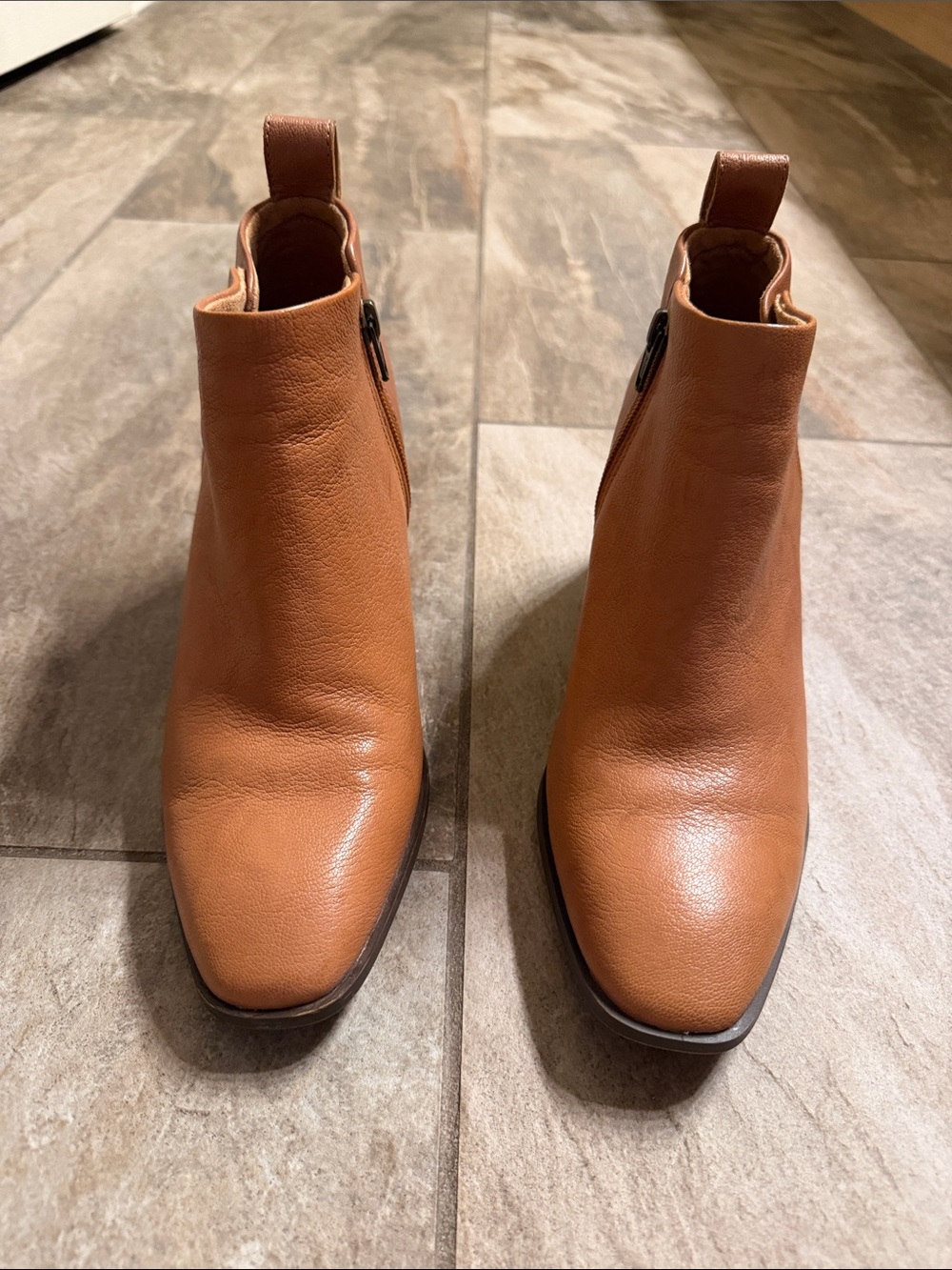 EUC Vionic Women's Lyssa Tan / Camel Leather Ankle Boots - Sleek Side-Zip
